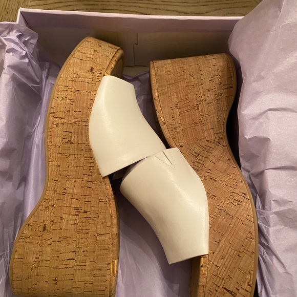 Madden Girls Zaharra White Platform Wedge Sandals - Picture 1 of 8